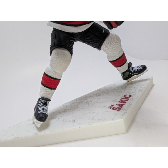 McFarlane NHL Joe Sakic Series 1 2004 Team Canada - Picture 8 of 16